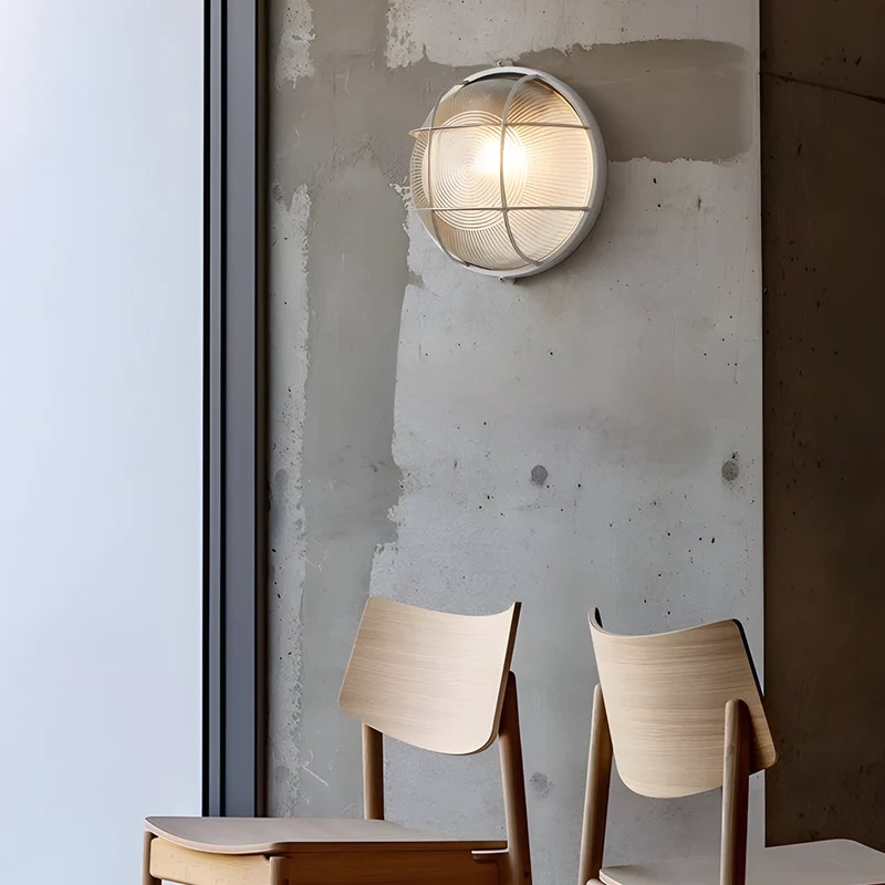 RetroGlow – Industriell Vegglampe for Utebruk | Luvikno