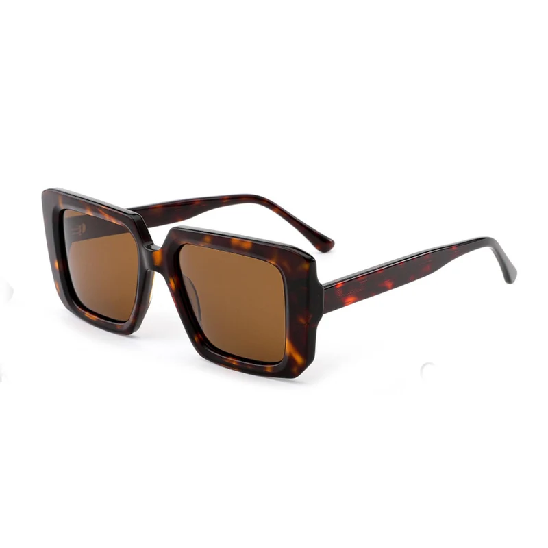 Dame solbrille i stilrent, firkantet design med UV-beskyttelse Luvikno