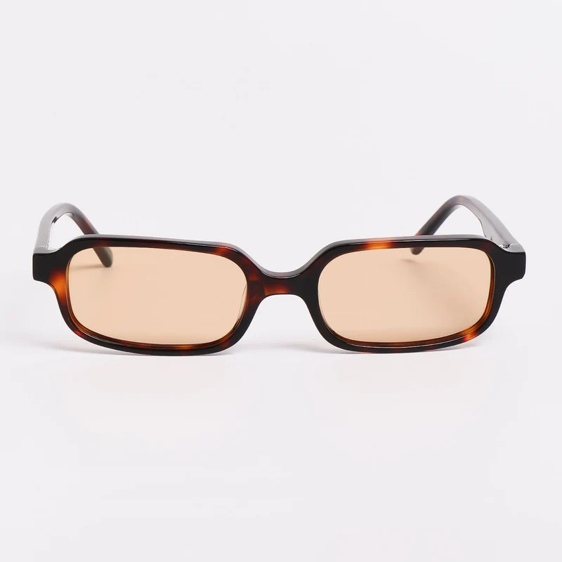 Dame solbrille i moderne, kantete design med høyt utviklede UV-beskyttelseslinser Luvikno