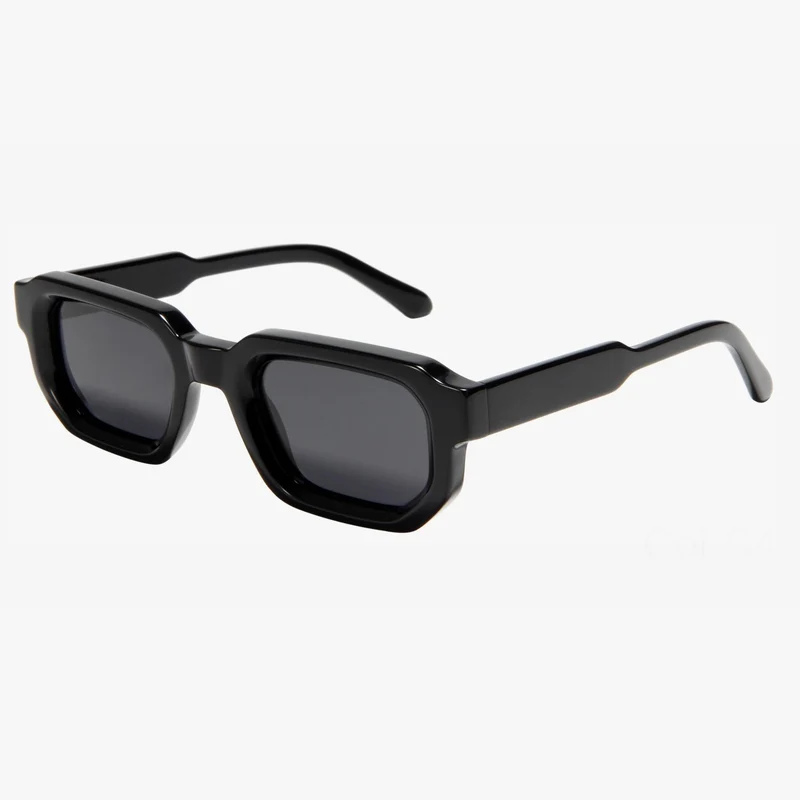 Dame solbrille i moderne geometrisk design fra Luvikno