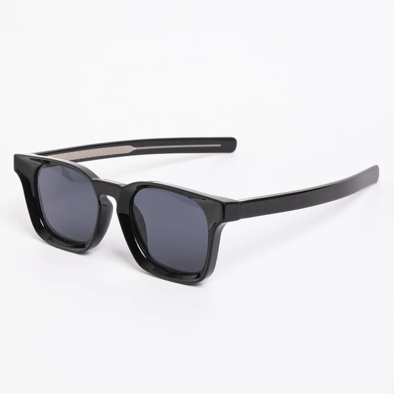 Dame solbrille i klassisk retrostil med UV400 beskyttelse Luvikno