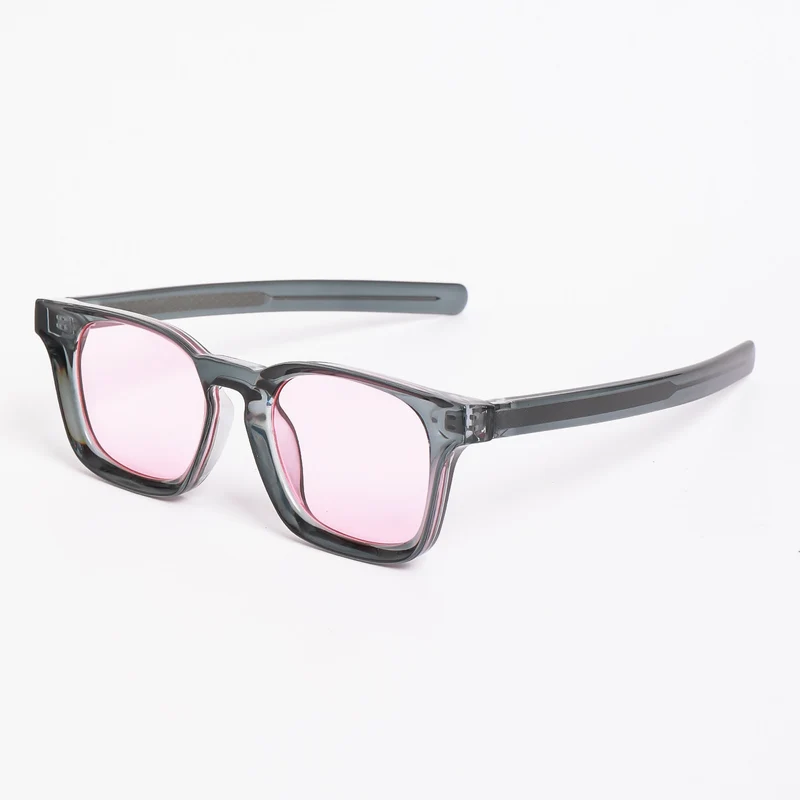 Dame solbrille i klassisk retrostil med UV400 beskyttelse Luvikno
