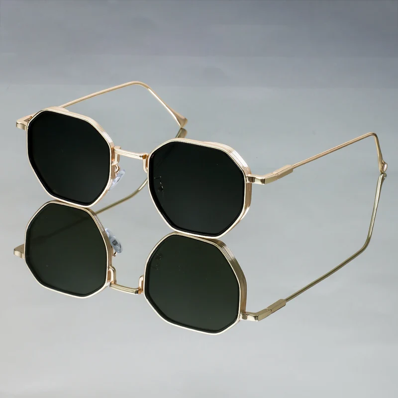 Dame solbriller i elegant, geometrisk stil med holdbar ramme Luvikno