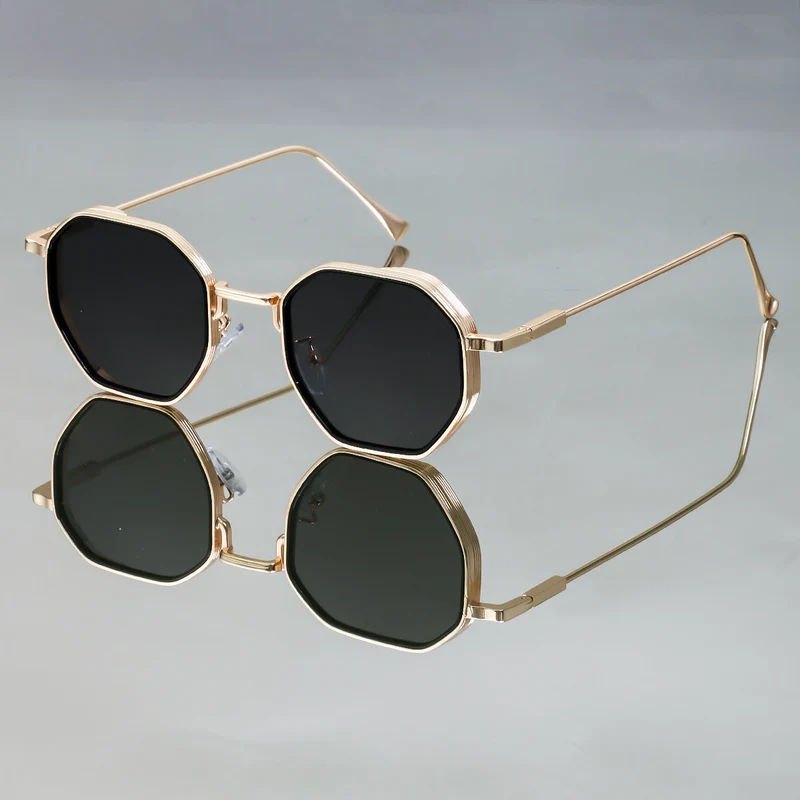 Dame solbriller i elegant, geometrisk stil med holdbar ramme Luvikno
