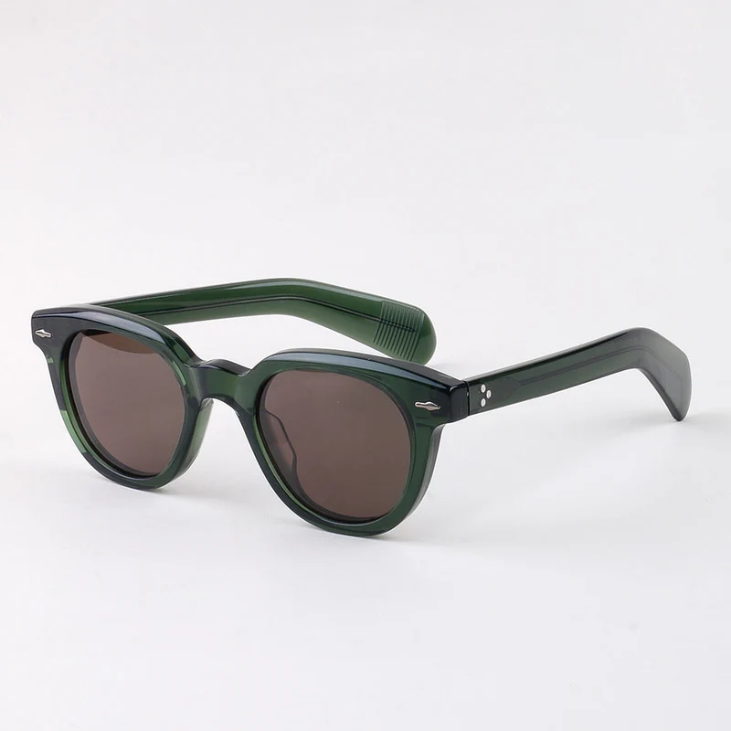 Dame solbrille i elegant, feminin design med høyverdig plastramme Luvikno