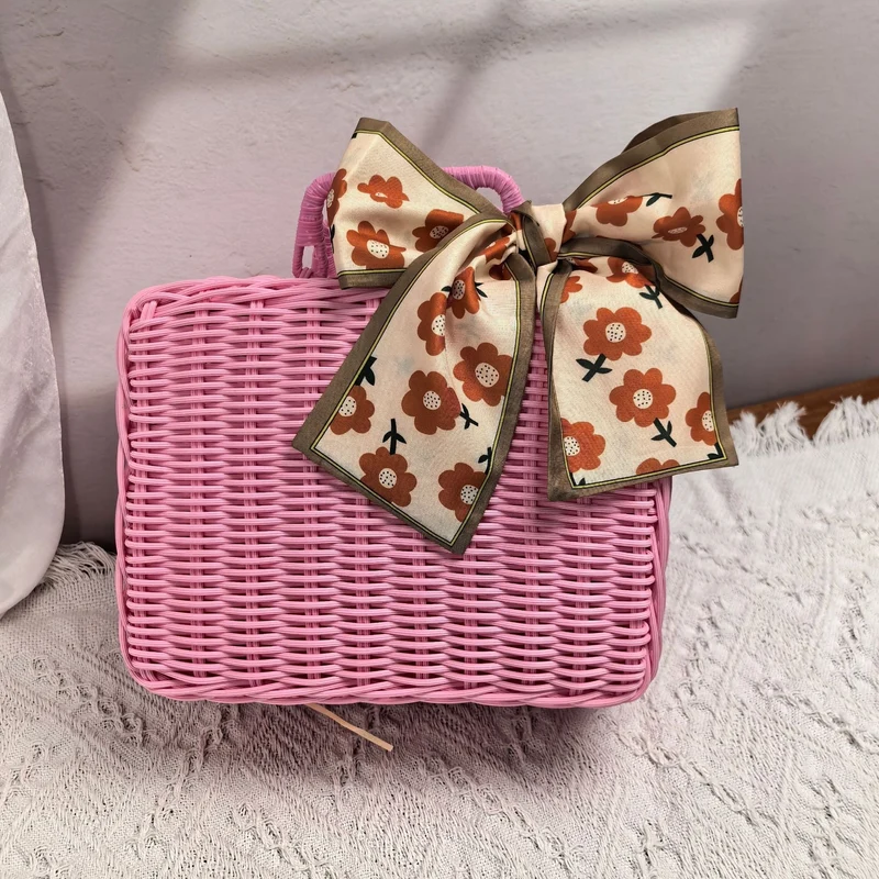 Dame elegant håndveske laget av flettet materiale Luvikno