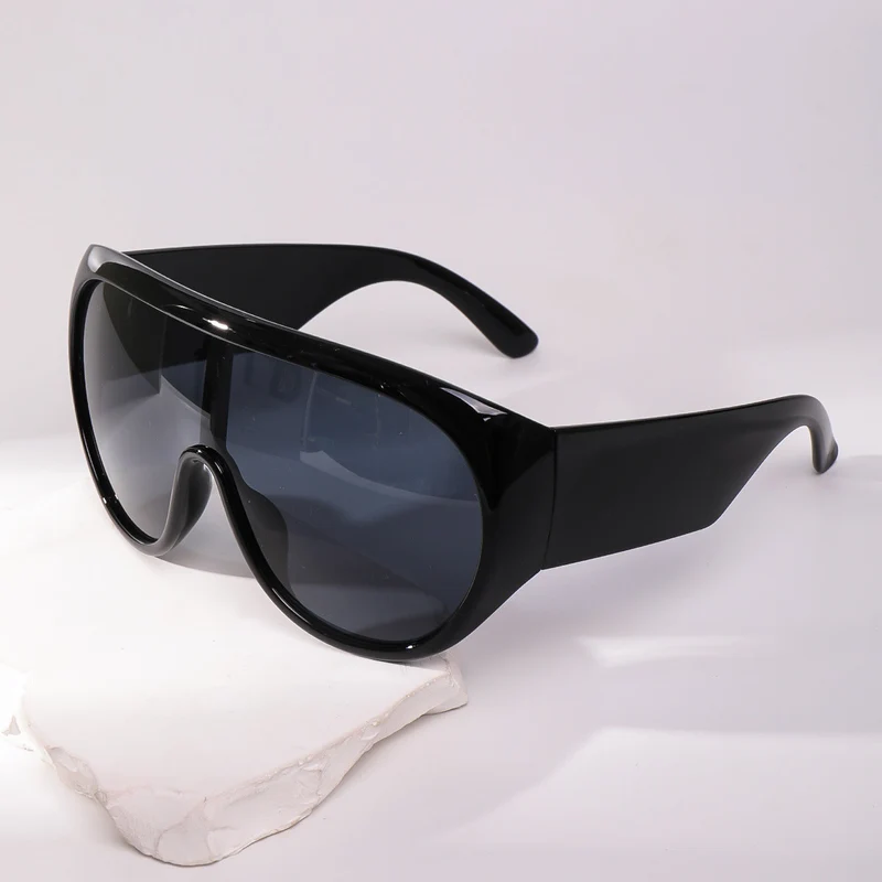 Dame oversized solbriller i moderne design med UV-beskyttelse Luvikno
