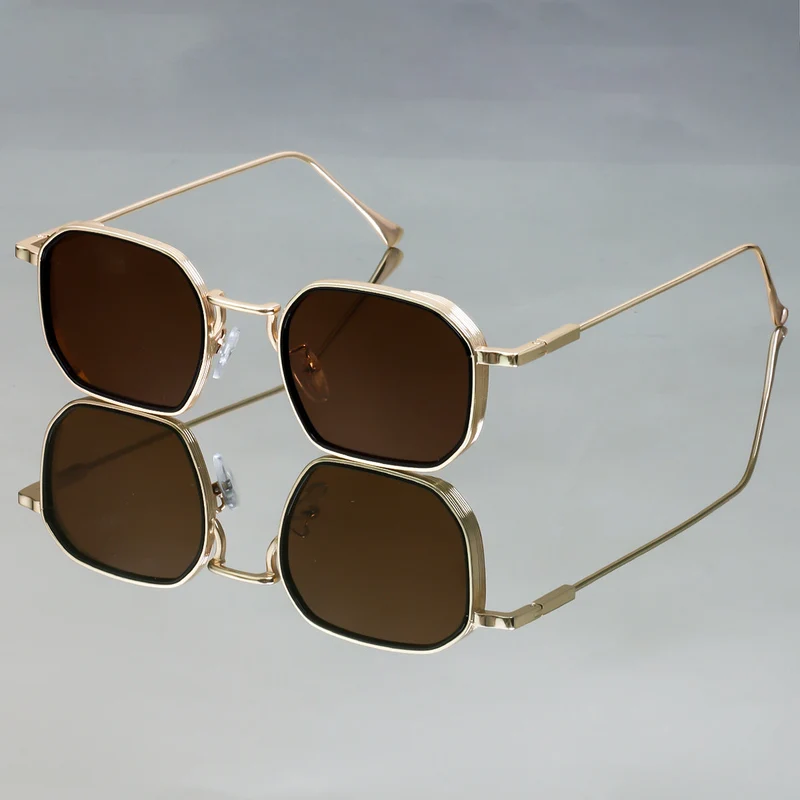 Dame moteriktig solbrille med stilfull, firkantet ramme og UV-beskyttelse Luvikno