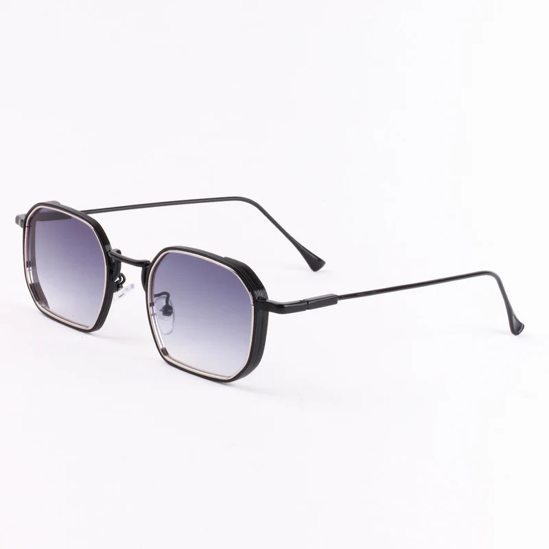 Dame moteriktig solbrille med stilfull, firkantet ramme og UV-beskyttelse Luvikno