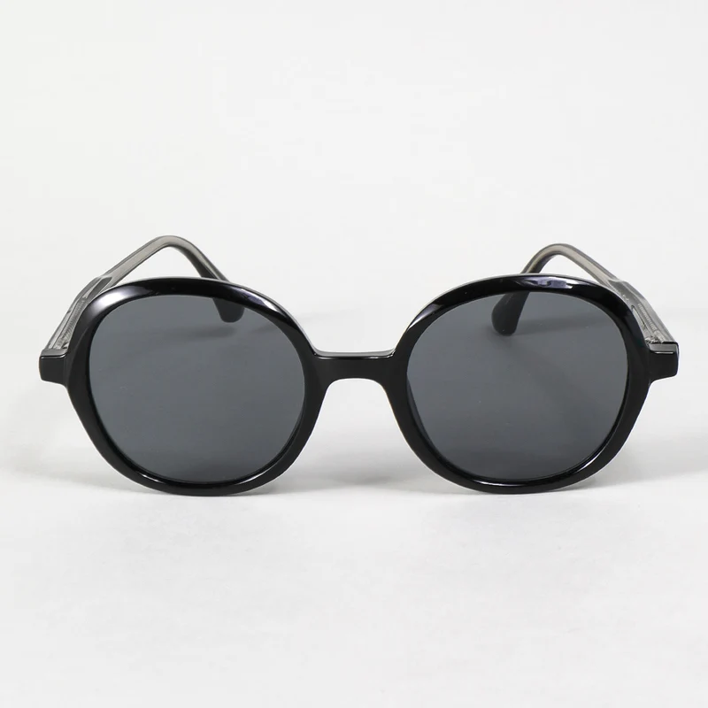 Dame moteriktig solbrille med robust og stilige rammer Luvikno