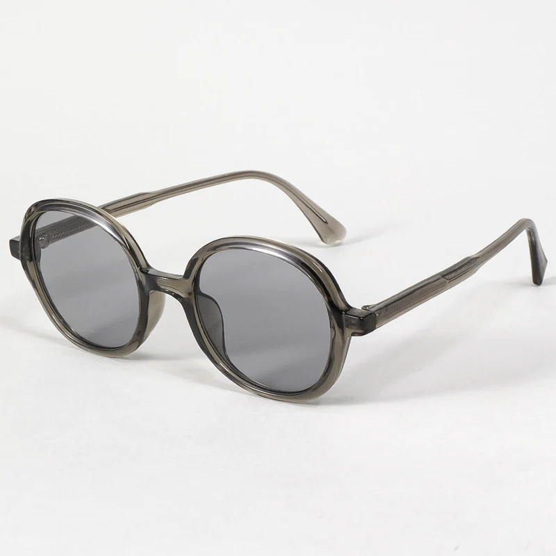Dame moteriktig solbrille med robust og stilige rammer Luvikno