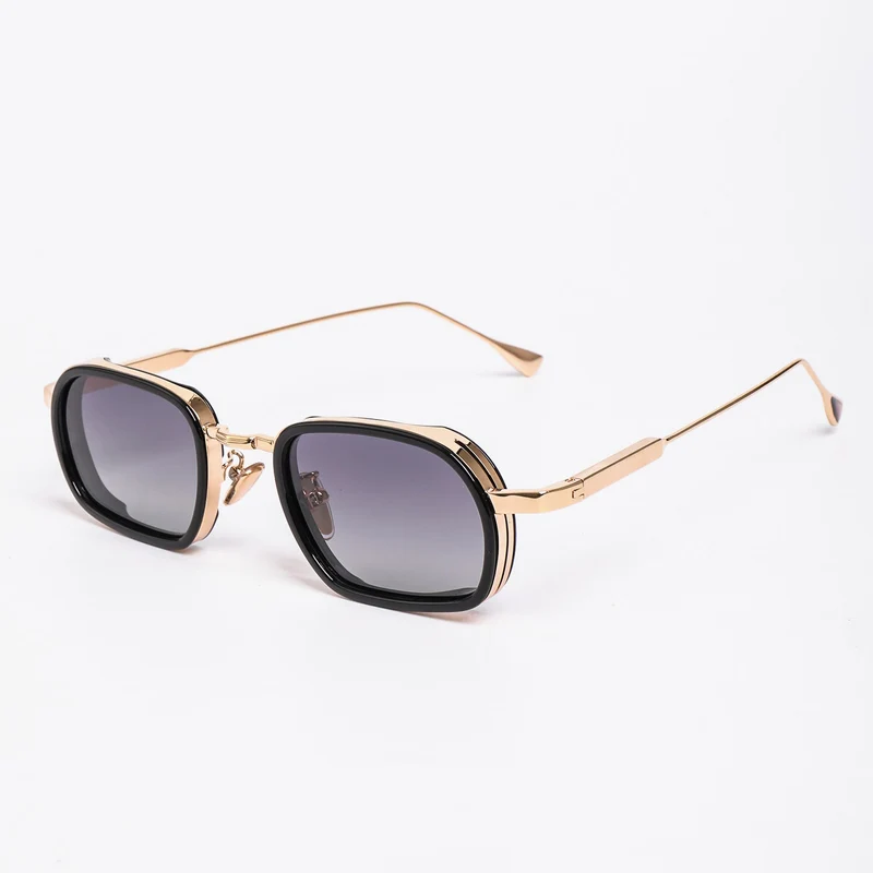 Dame moteriktig solbrille med robust metallramme og trendy glass Luvikno