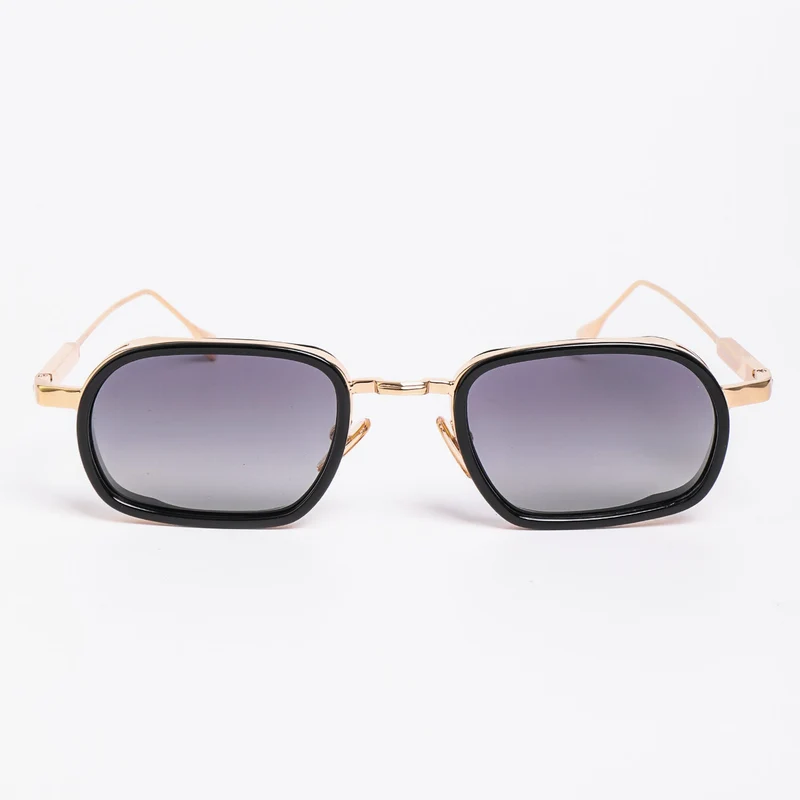 Dame moteriktig solbrille med robust metallramme og trendy glass Luvikno