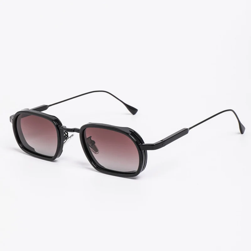Dame moteriktig solbrille med robust metallramme og trendy glass Luvikno