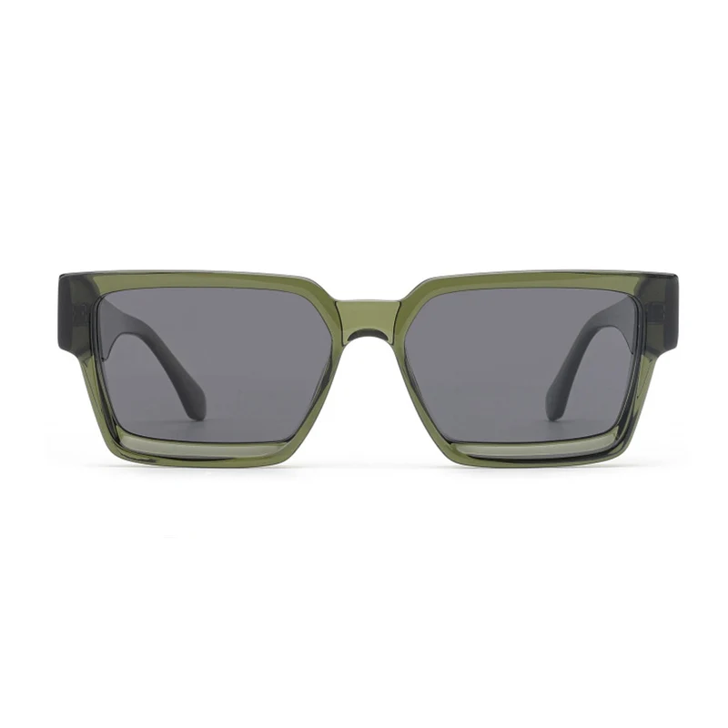 Dame moteriktig solbrille i stilfull design med bred ramme Luvikno