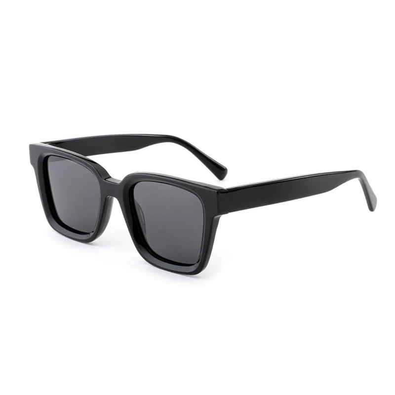 Dame moteriktig solbrille i kvadratisk design med polariserte linser Luvikno