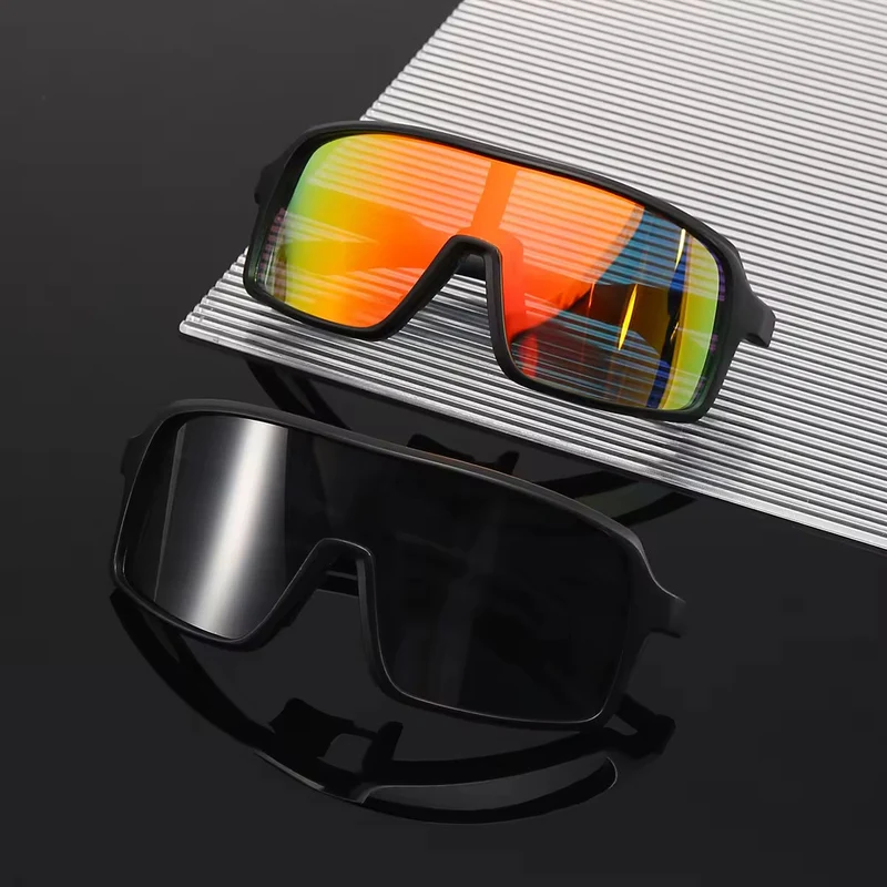 Dame fashion solbrille i futuristisk design med store glass Luvikno