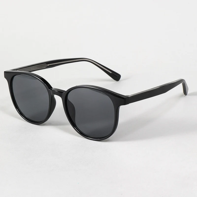 Dame moterik solbrille i elegant, rund design med UV-beskyttelse Luvikno