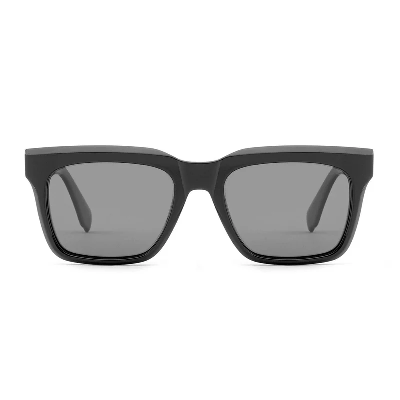 Dame moteriktig solbrille i elegant rektangulært design med robust ramme og UV-beskyttelse Luvikno