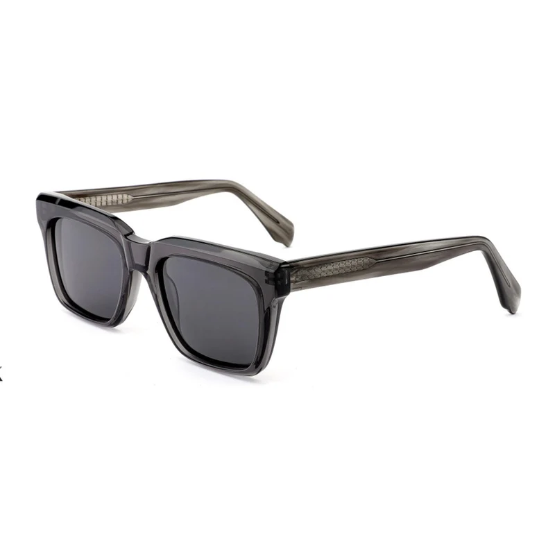 Dame moteriktig solbrille i elegant rektangulært design med robust ramme og UV-beskyttelse Luvikno