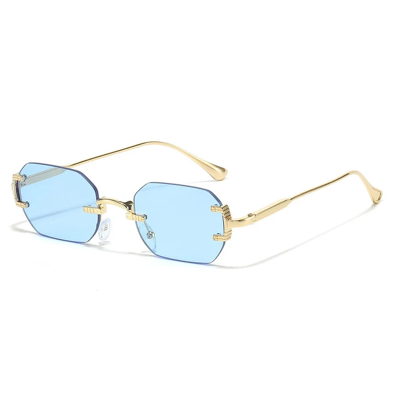 Dame moteriktig solbrille i elegant geografisk stil Luvikno