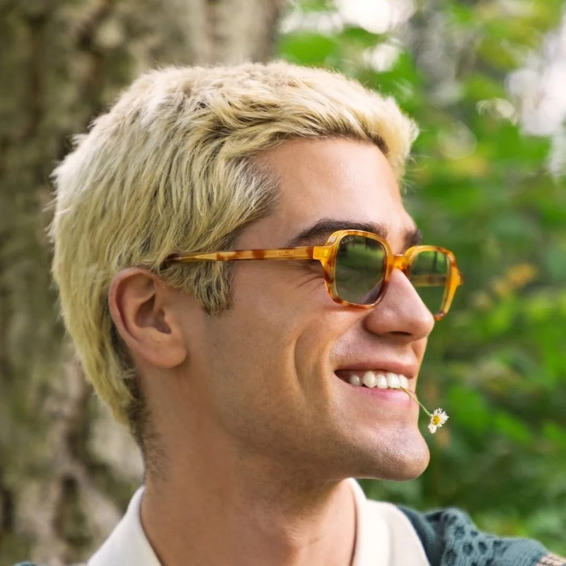 Dame moteriktig solbrille i unikt, moderne design Luvikno
