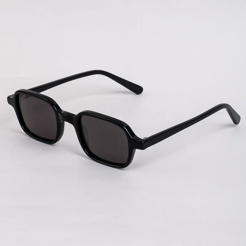 Dame moteriktig solbrille i unikt, moderne design Luvikno
