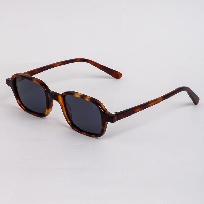Dame moteriktig solbrille i unikt, moderne design Luvikno