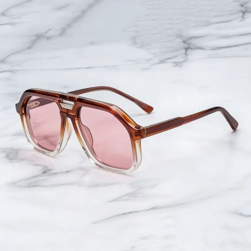 Damene moteriktig solbrille i unikt, geometrisk design Luvikno