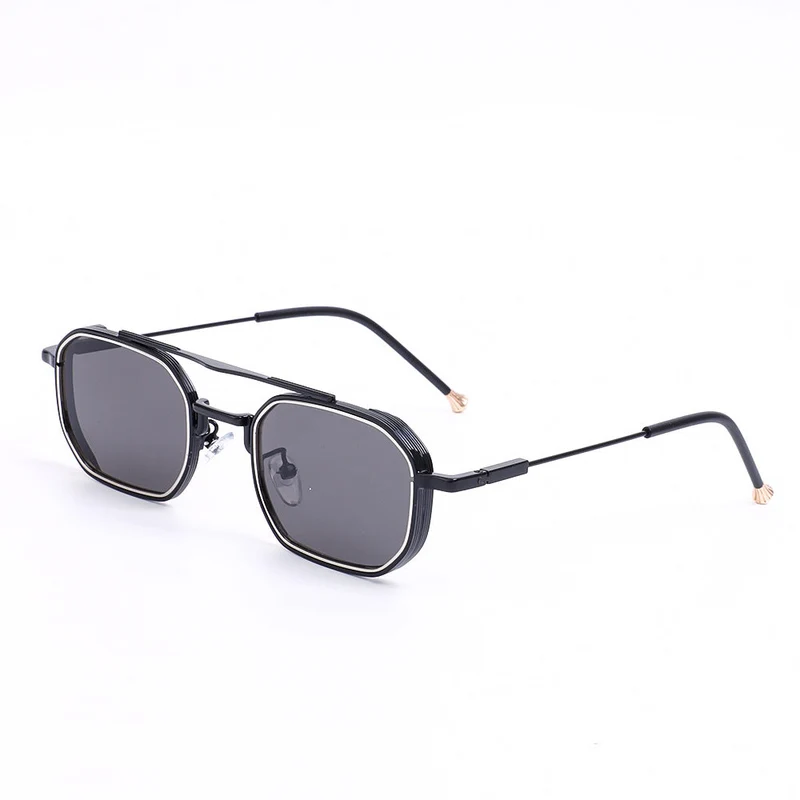 Dame Designer solbrille med elegant metallisk ramme Luvikno