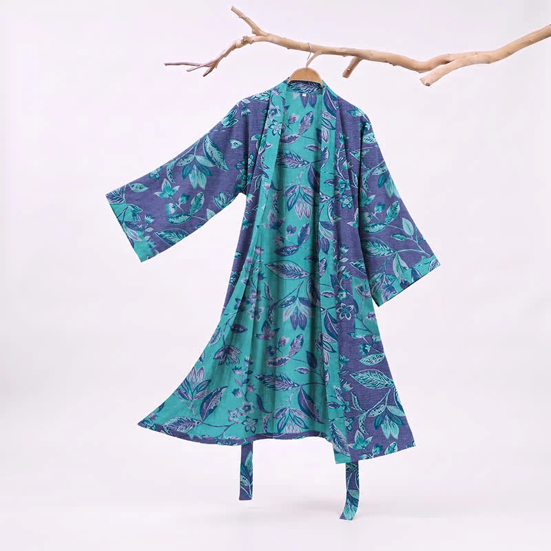 Kimono-Bademantel aus blauer und violetter Blattbaumwolle