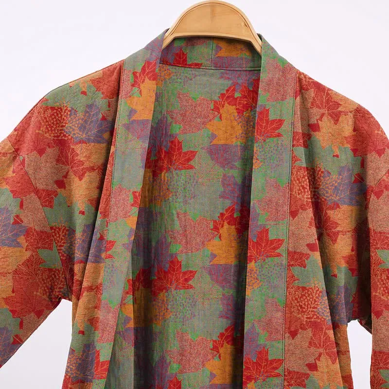 Kimono-Bademantel aus Baumwolle mit Ahornblattmuster für den Herbst