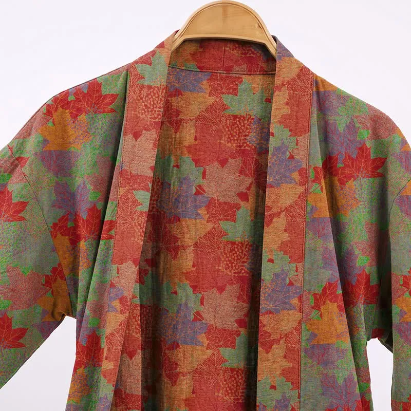 Kimono-Bademantel aus Baumwolle mit Ahornblattmuster für den Herbst