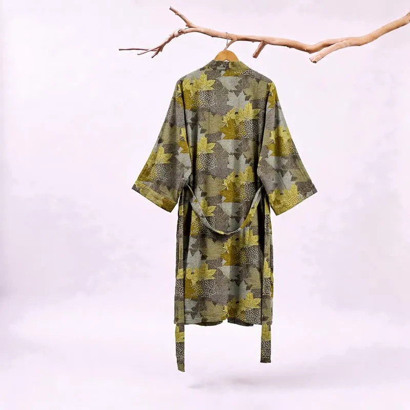 Kimono-Bademantel aus Baumwolle mit Ahornblattmuster für den Herbst