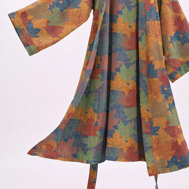 Kimono-Bademantel aus Baumwolle mit Ahornblattmuster für den Herbst