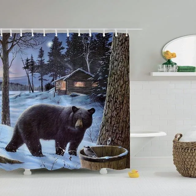 Duschvorhang Braunbär im verschneiten Wald