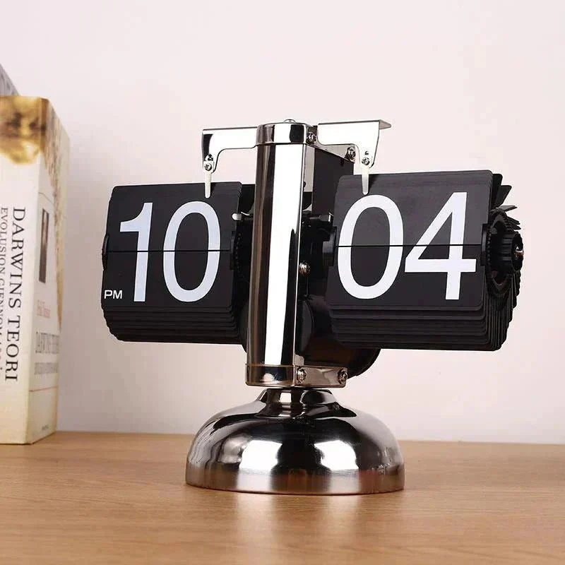 Retro Flip Clock with Automatic Turning Element | Luvikno