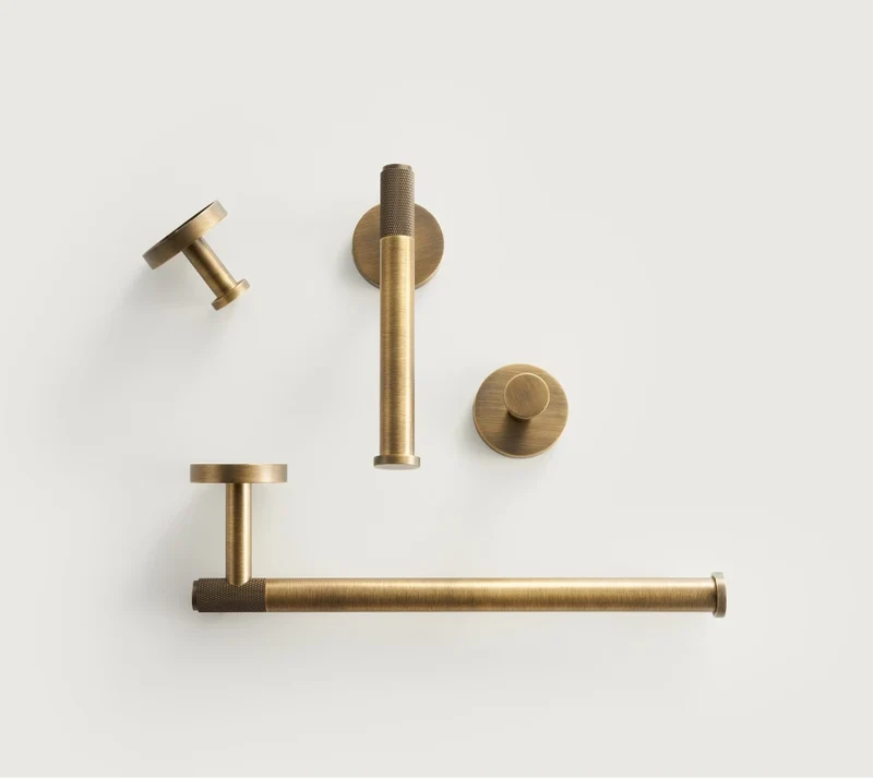 VintageGriff Badaccessoires Set Bronze – Gerändelte Messing Optik | Handtuchhalter & Toilettenpapierhalter | Rustikales Badezimmer Design