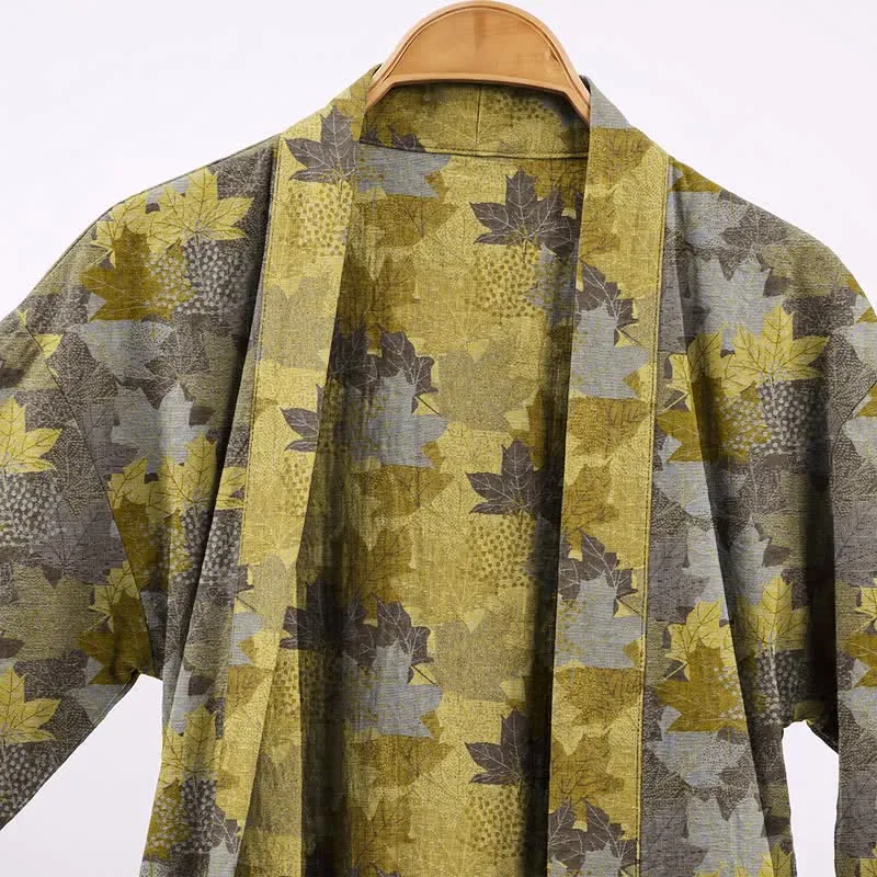 Kimono-Bademantel aus Baumwolle mit Ahornblattmuster für den Herbst