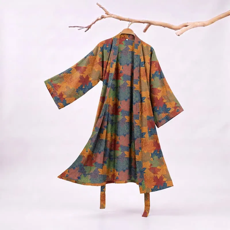 Kimono-Bademantel aus Baumwolle mit Ahornblattmuster für den Herbst