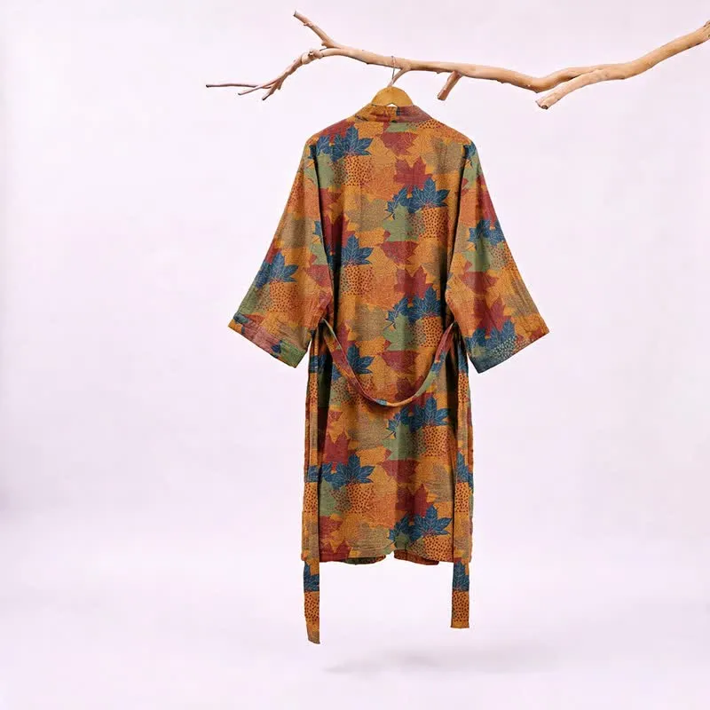 Kimono-Bademantel aus Baumwolle mit Ahornblattmuster für den Herbst