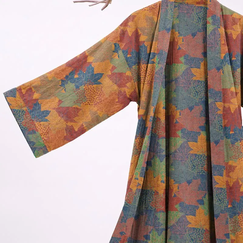 Kimono-Bademantel aus Baumwolle mit Ahornblattmuster für den Herbst