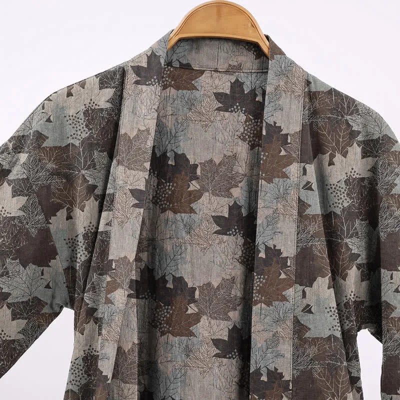 Kimono-Bademantel aus Baumwolle mit Ahornblattmuster für den Herbst