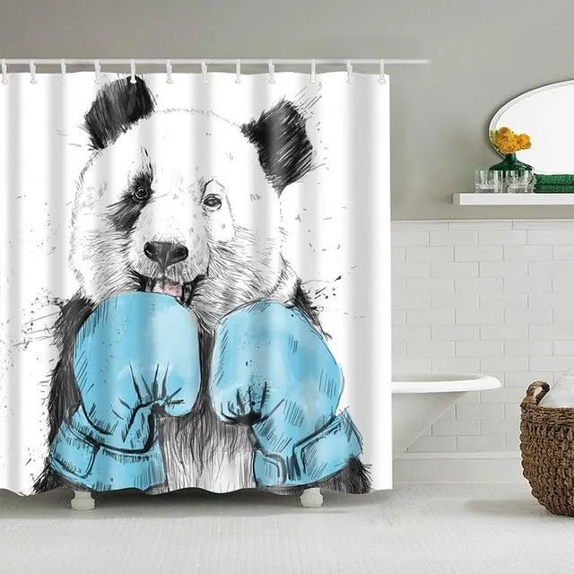Lustiger Duschvorhang mit boxendem Panda