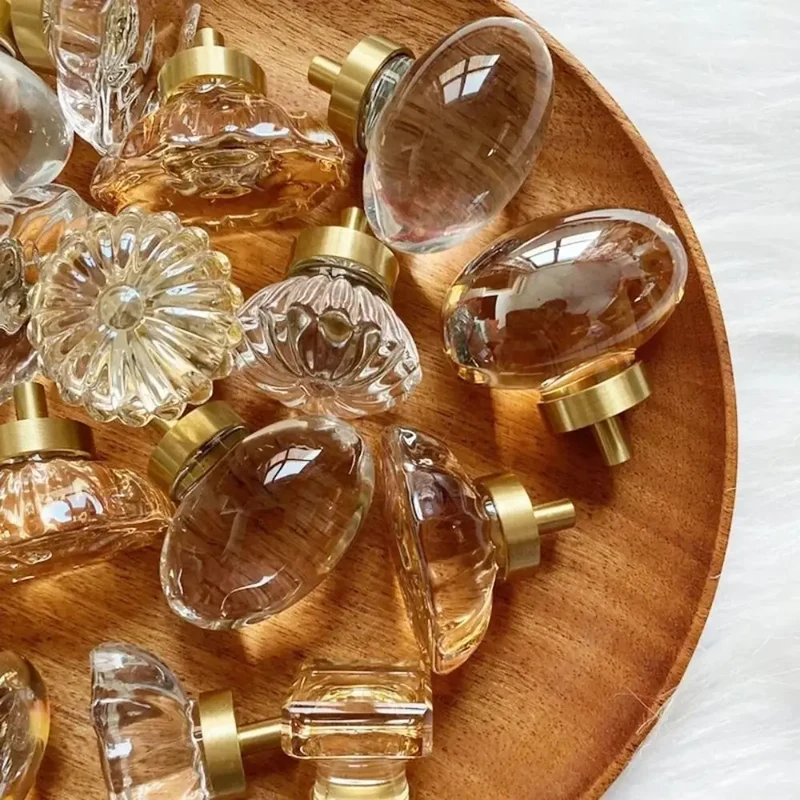 LuxoraCrystal Champagne – Kristall Möbelknopf mit Goldbasis