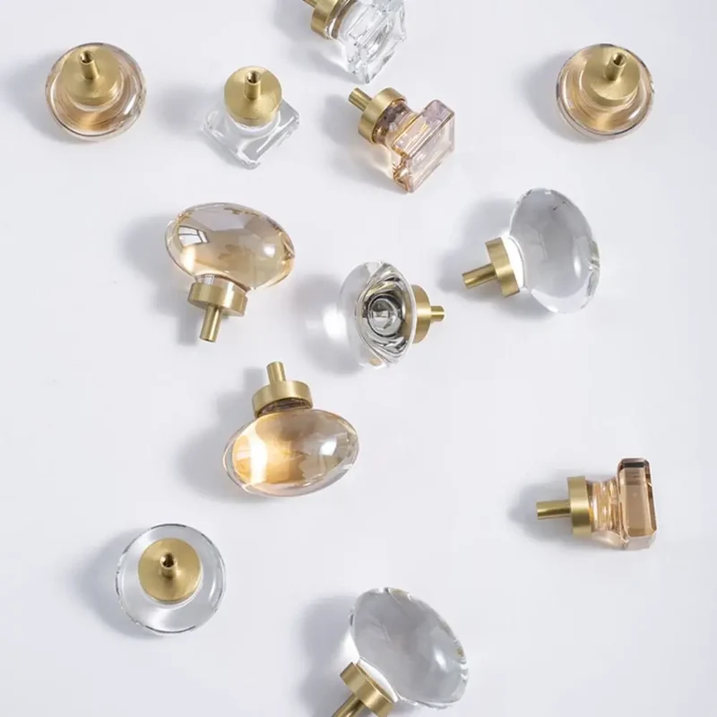 LuxoraCrystal Champagne – Kristall Möbelknopf mit Goldbasis