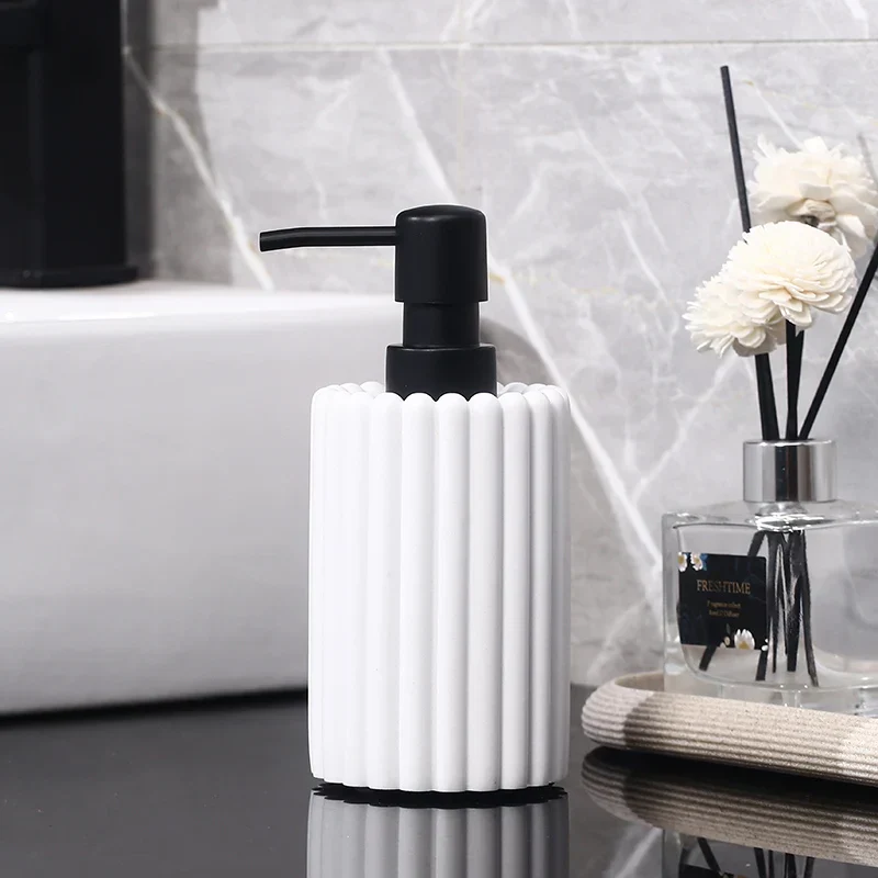CeramiPure Studio Kreativer Keramik Seifenspender – Elegantes Badaccessoire für Zuhause & Hotel