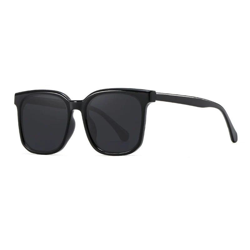 Dame solbrille med moderne, firkantet ramme og UV-beskyttelse Luvikno