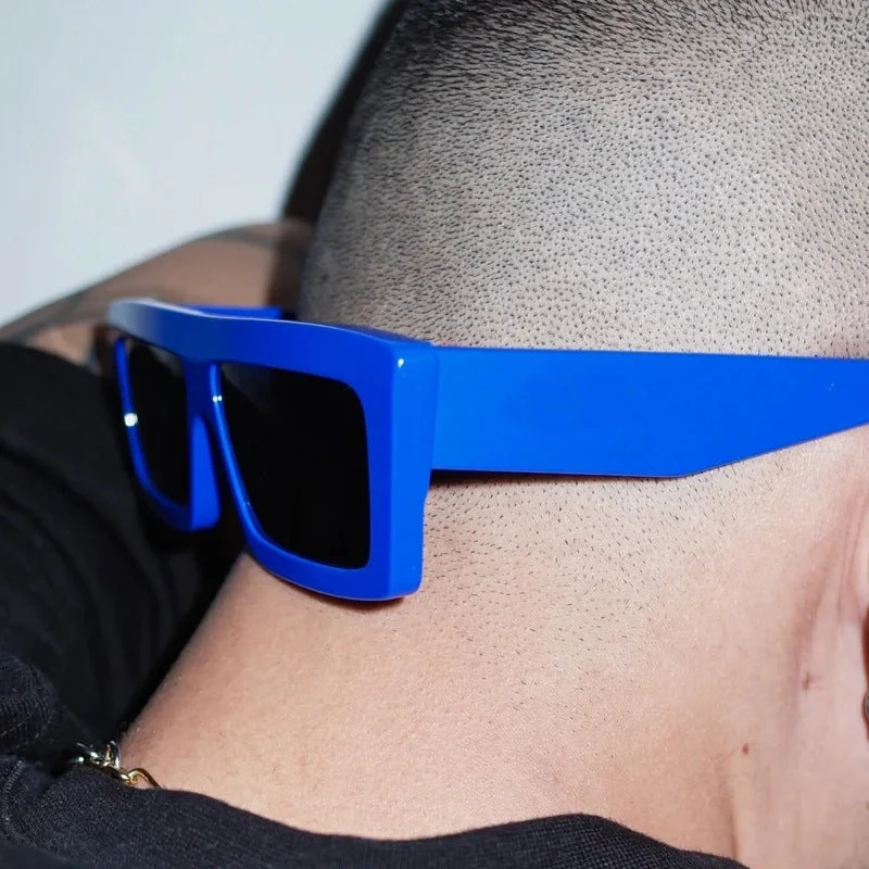 Dame Oversized solbriller med moderne og kantete design Luvikno