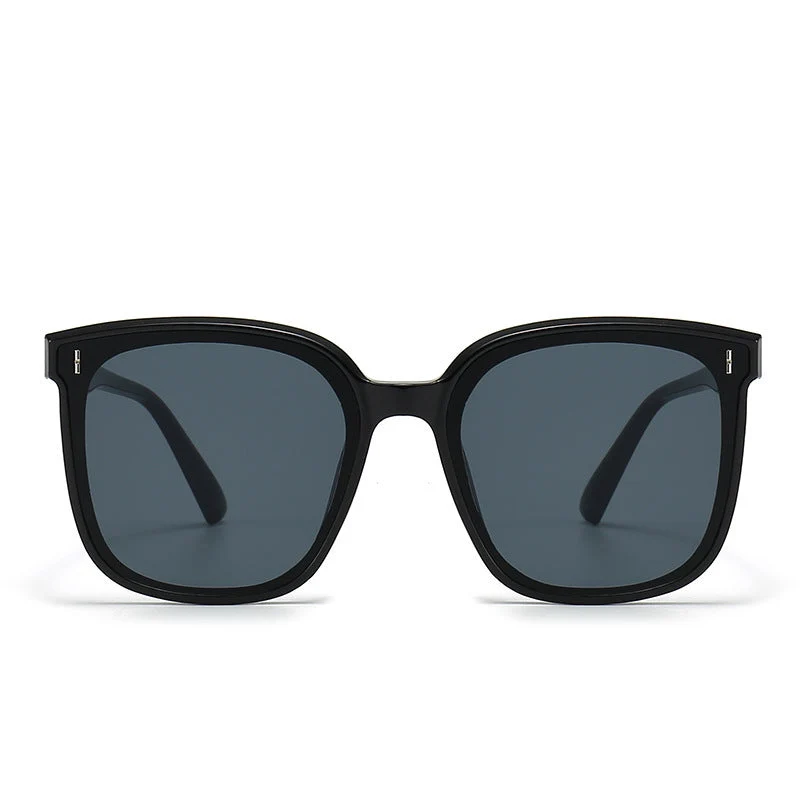 Dame Motekom solbrille med beskyttende UV-filter og elegant design Luvikno